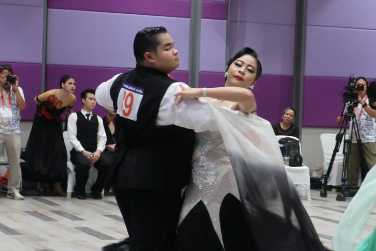 เจ้าภาพ มวล.โชว์สเต็ปโดนใจกรรมการ คว้า 2 เหรียญทอง ลีลาศ จังหวะวอลซ์และแทงโก้ ใน“ตุมปังเกมส์”